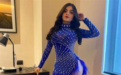 Karely Ruiz se muestra ebria y se quita la ropa en transmisión。